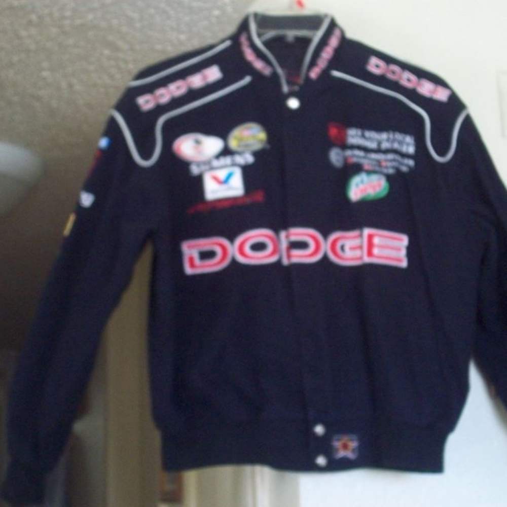 Dodge Jacket (Kasey Kahne #9)